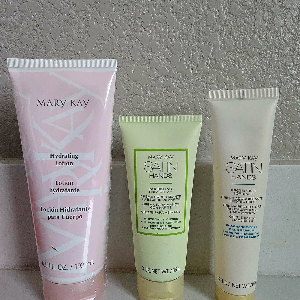 Mary Kay Set of Hydrating Lotion and Satin Hands Shea Cream & Softening Lotion